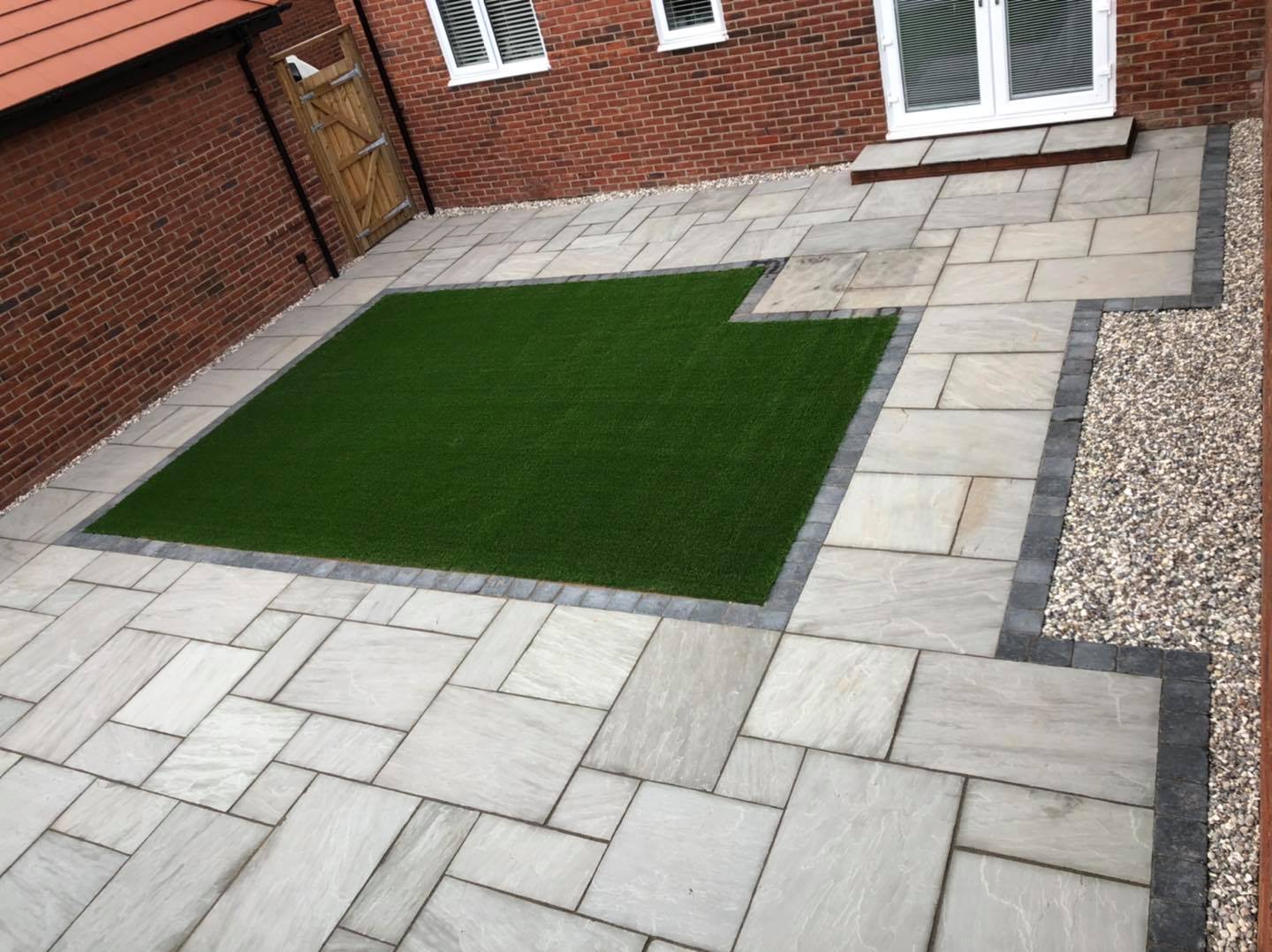 Limestone Patio with Artificial Grass & Block Edging – Redhill (RH1)