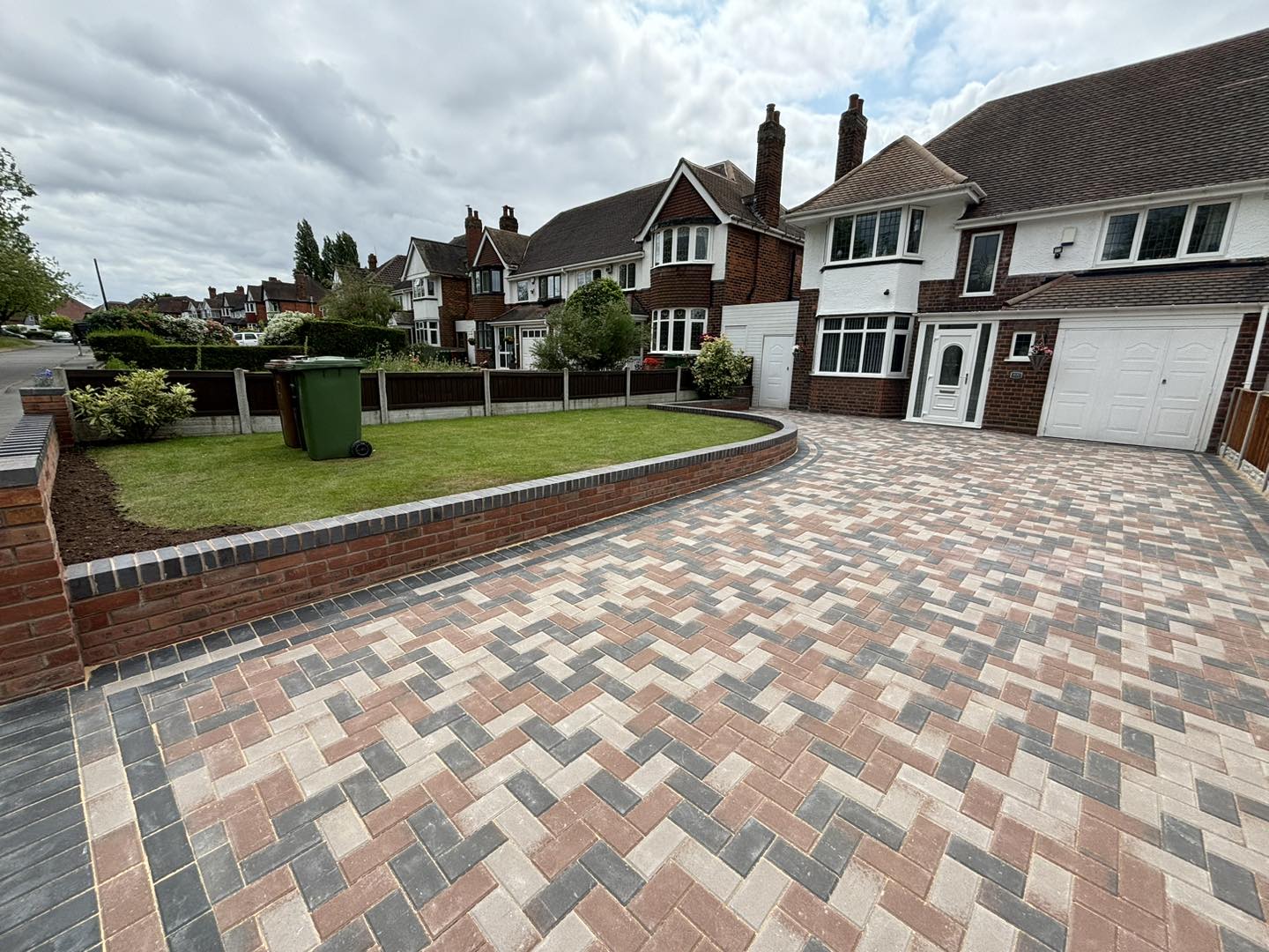 Multi-Coloured Block Paving Driveway – Banstead (SM7)
