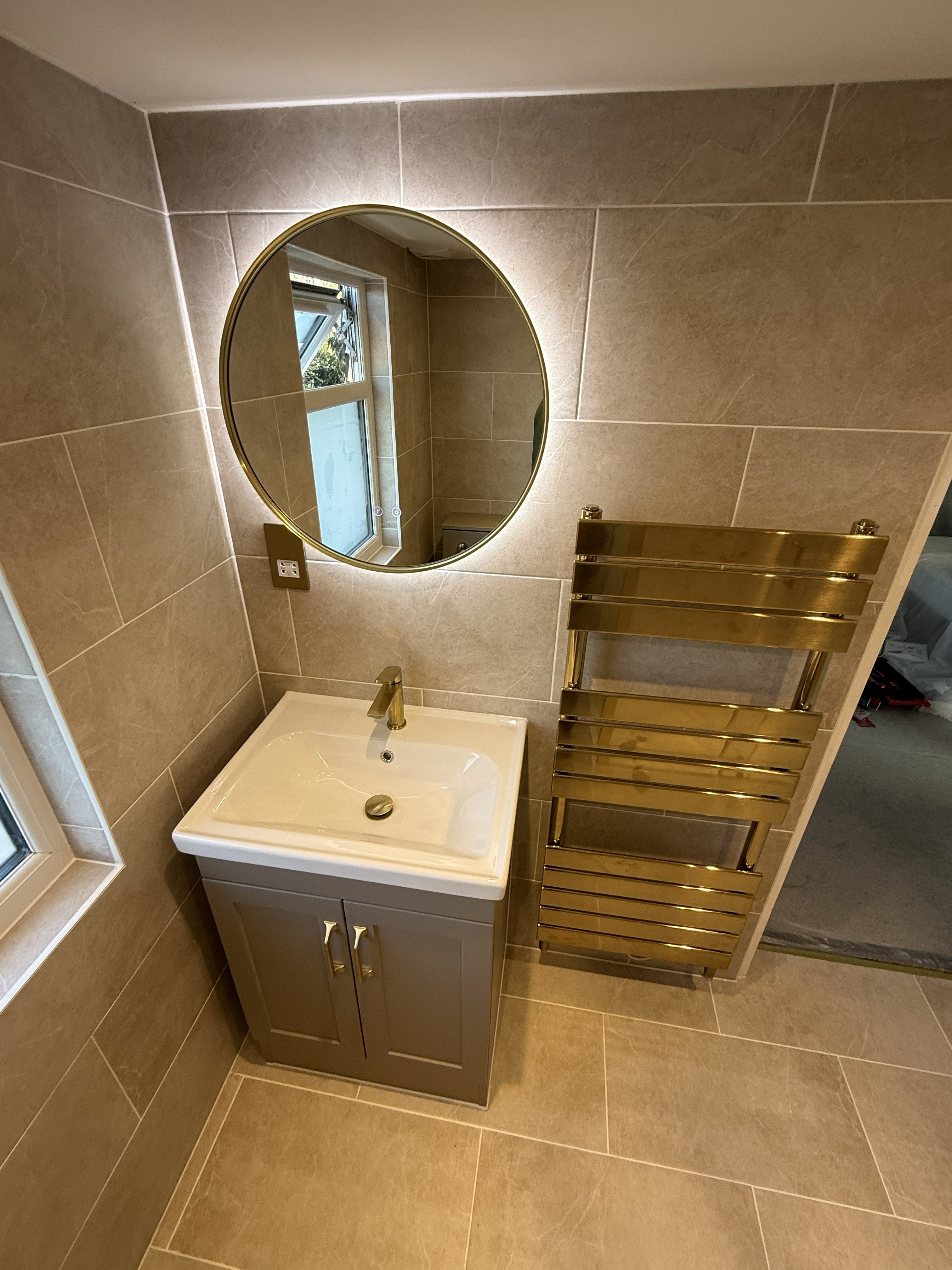 Contemporary Loft En-Suite Bathroom Renovation – Sutton (SM1)