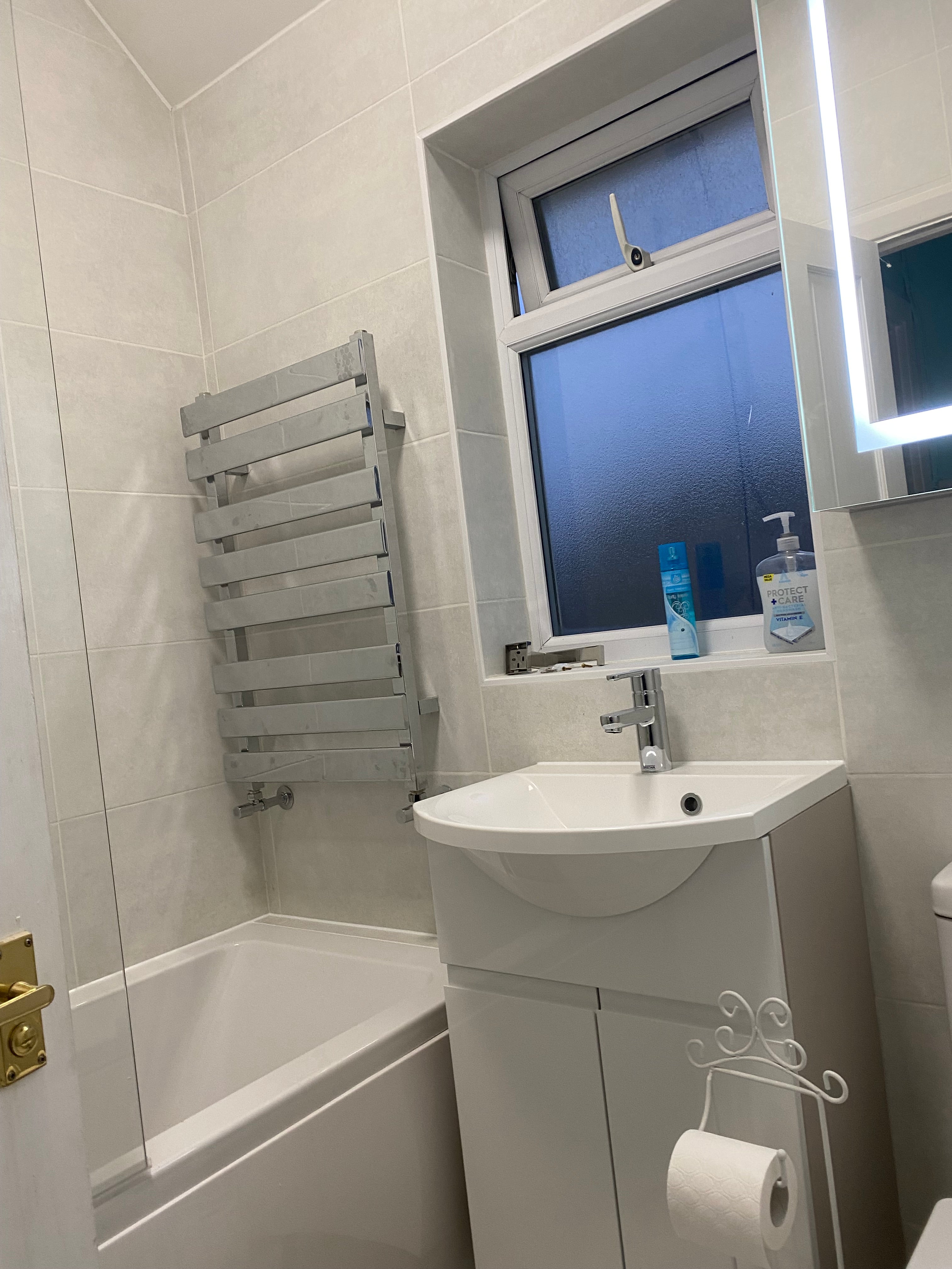 Bathroom installation in Sutton (SM1)