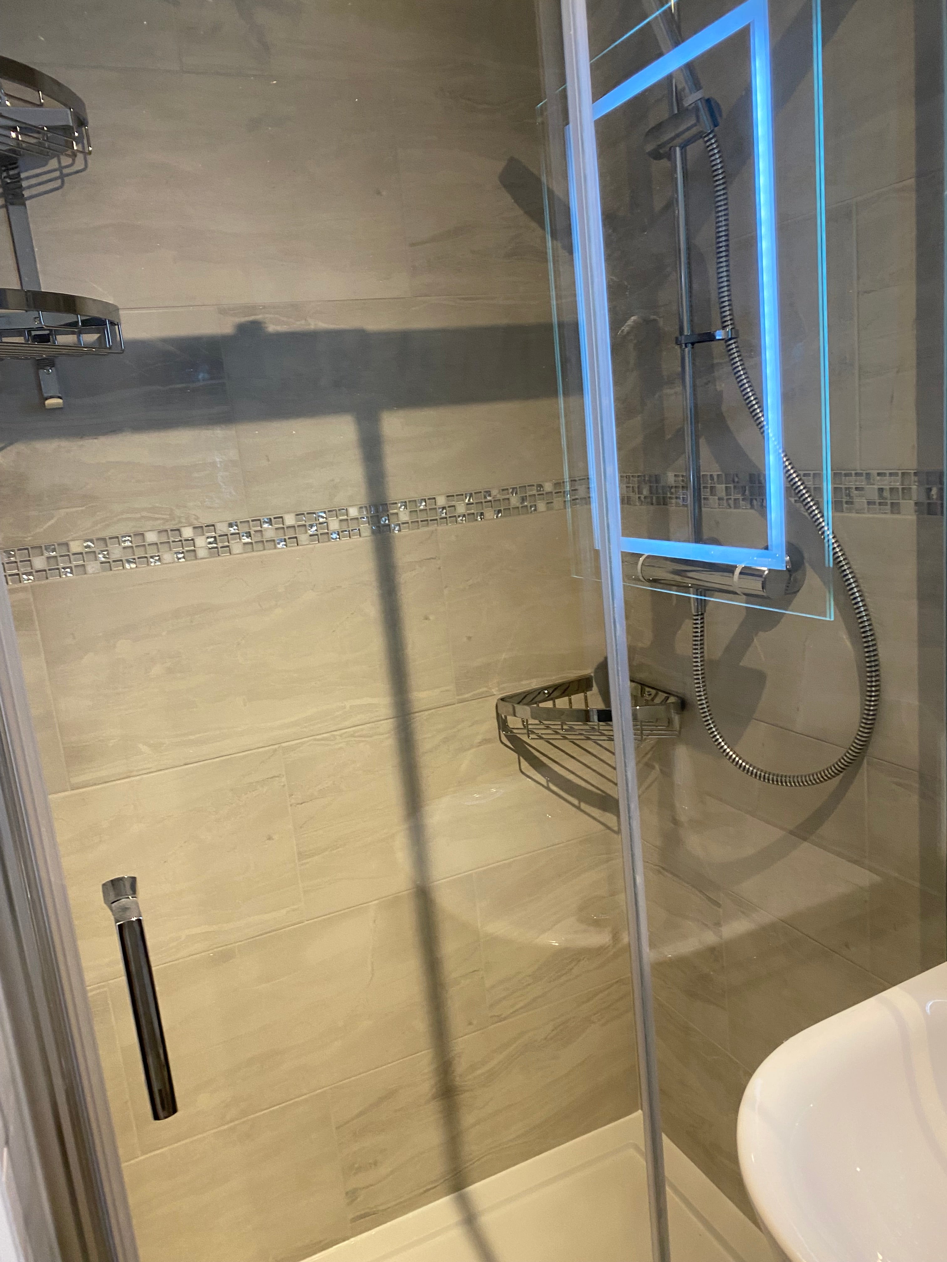 Modern Bathroom Renovation – Banstead (SM7)