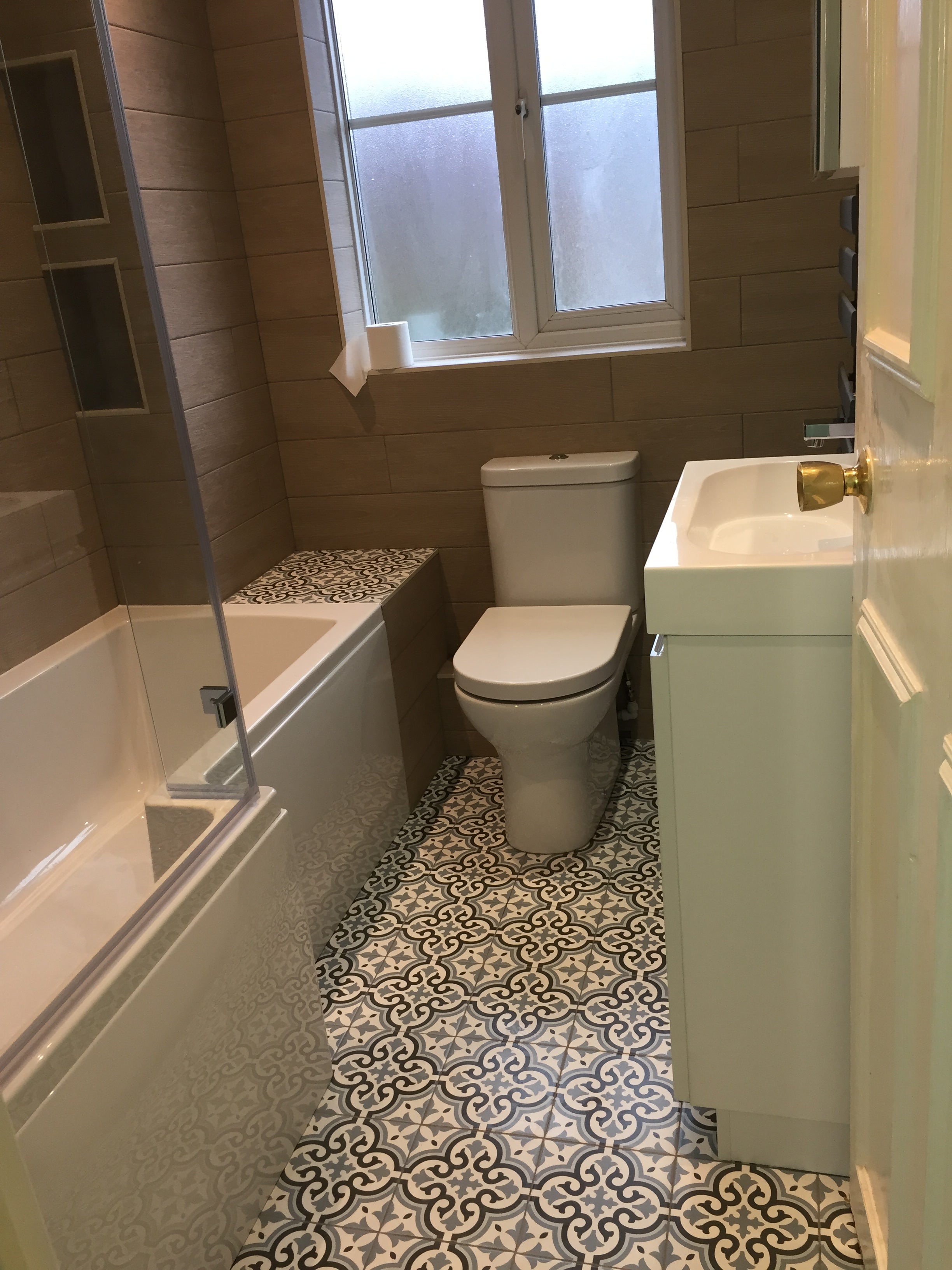 Bathroom installation in Hampton (TW12)